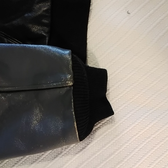 Harley Davidson heavy leather riding jacket. - Picture 3 of 9